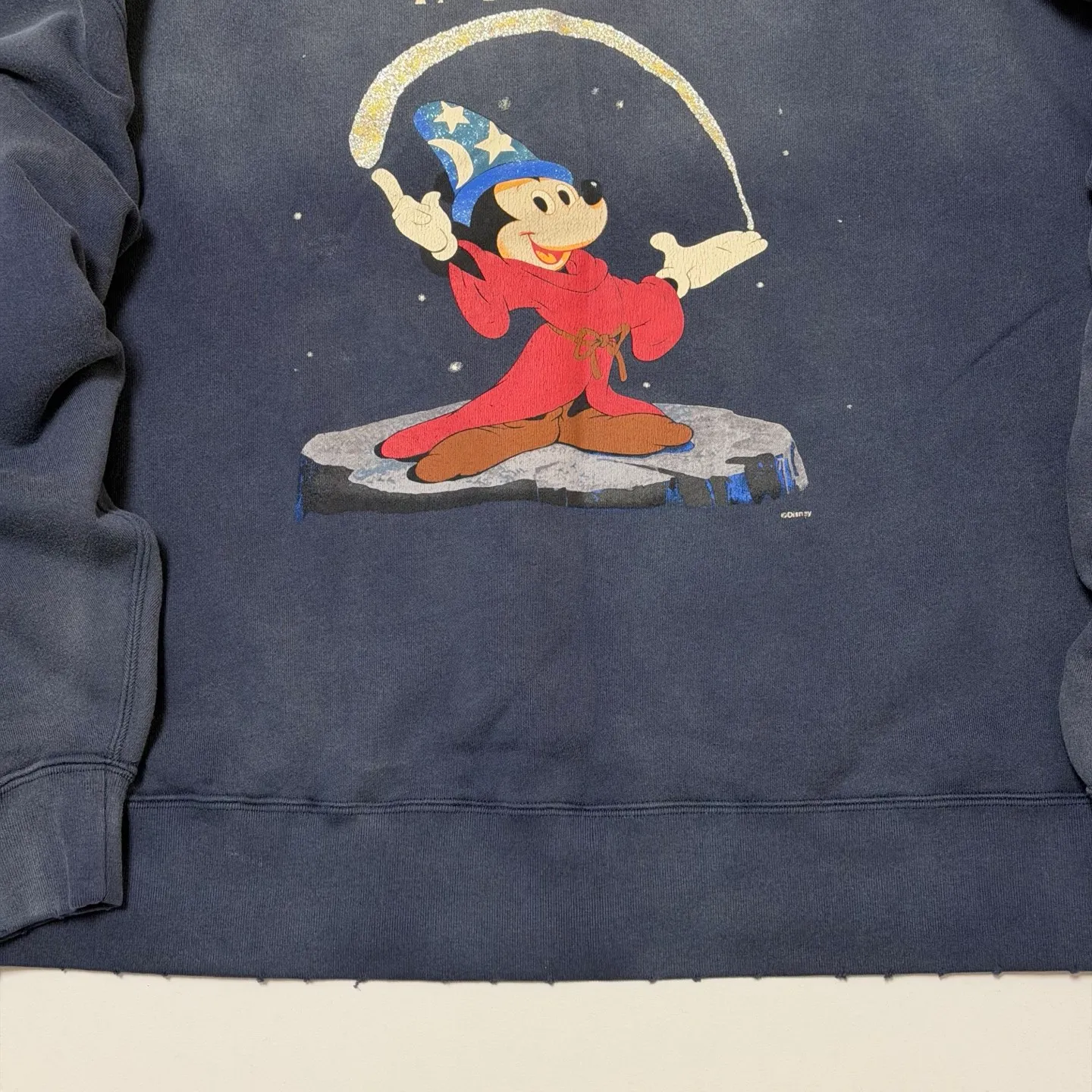 SAINT M×××××× Disney FANTASIA DNF_CREW N SWEAT/FANTSIA Mickey distressed sweatshirt, washed blue S-XL Assute dyed ready-made clothing, oxidation and fading, multiple washes to make the old wormhole damage treatment, simulated sun fading treatment, natural fading, customized Disney cooperation wash mark, correct main mark